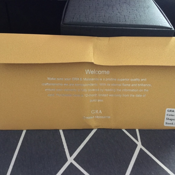 Yeetonda 1 Carat Moissanite Diamond Necklace (OFFERS WELCOME) - Picture 11 of 12